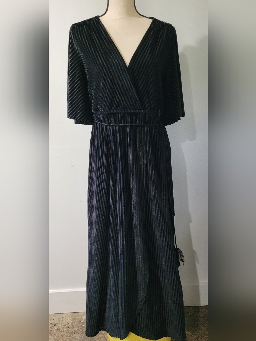Lost + Wander Black Pleated V-Neck Maxi Dress
